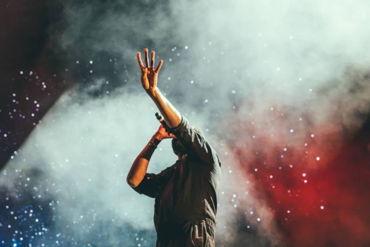 Cantante sul palco 