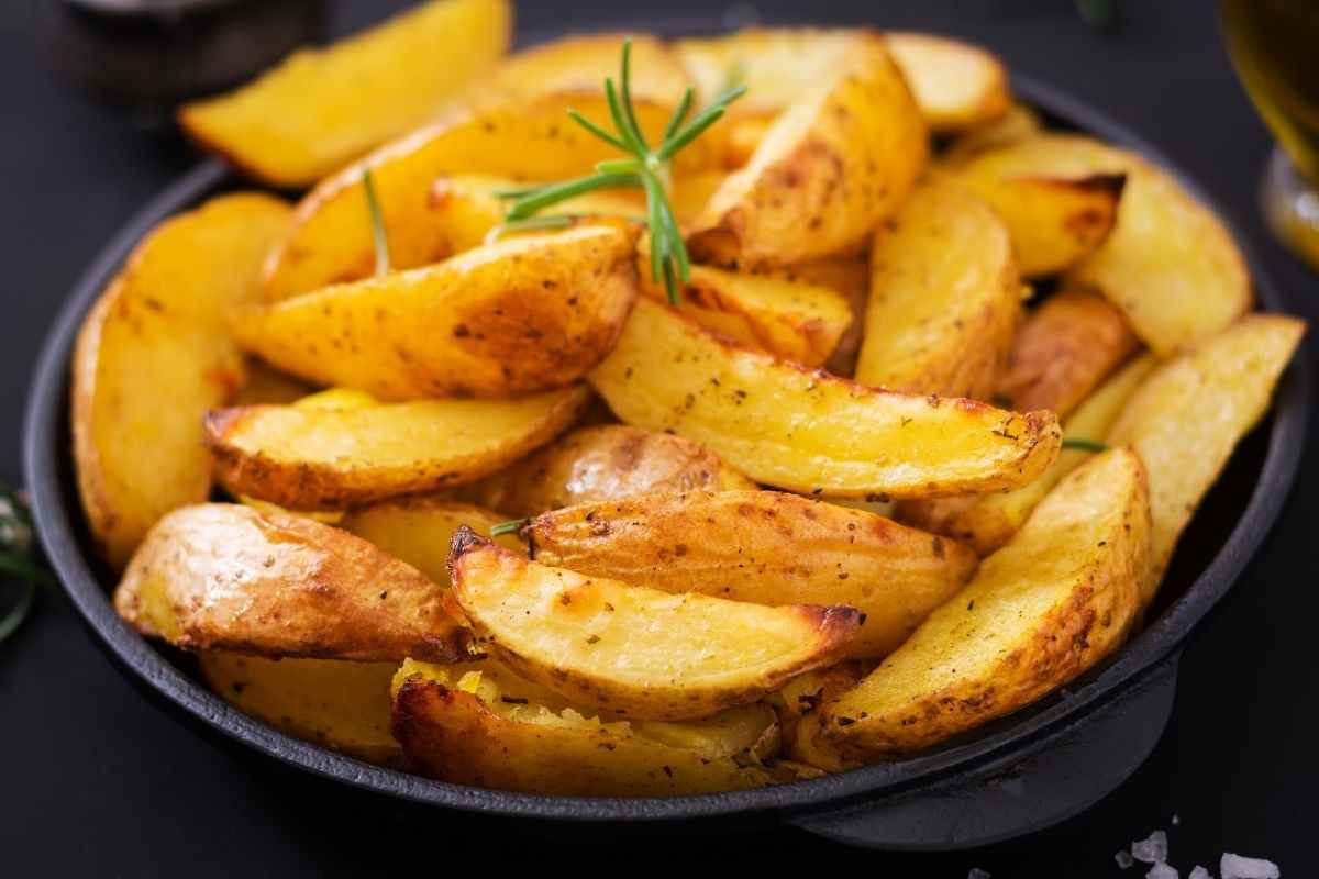 Piatto di patate al forno